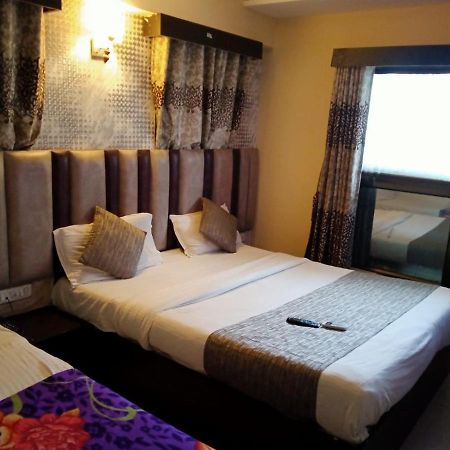 Hotel Dream Inn อาเมดาบัด ภายนอก รูปภาพ
