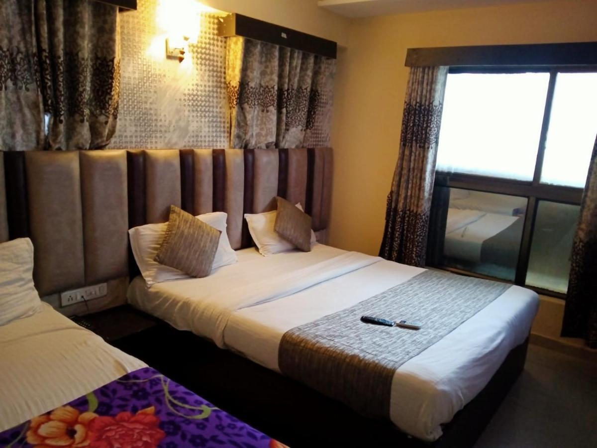 Hotel Dream Inn อาเมดาบัด ภายนอก รูปภาพ