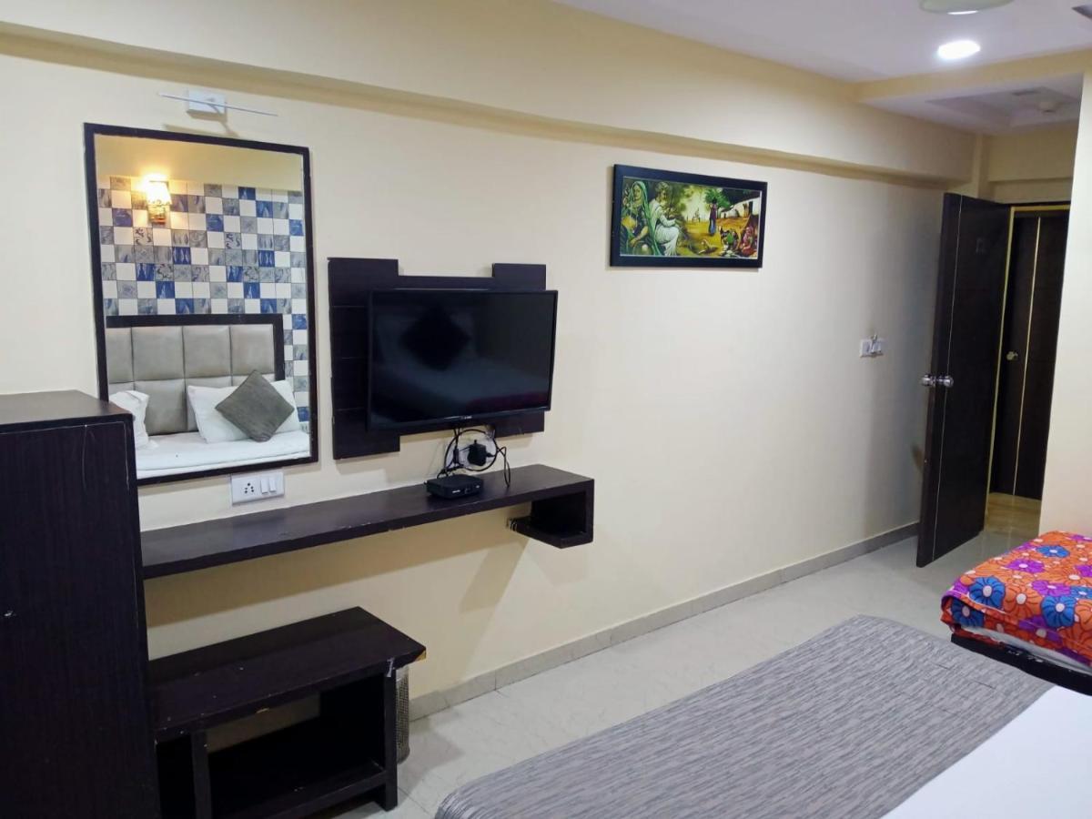 Hotel Dream Inn อาเมดาบัด ภายนอก รูปภาพ